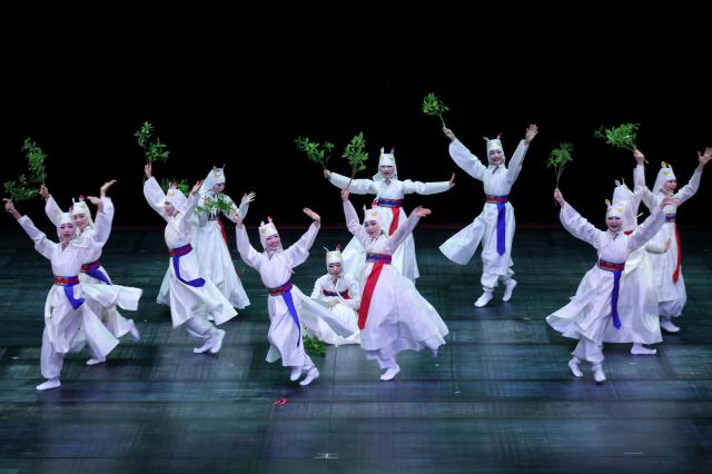 16일 서울 서초구 국립국악원에서 ‘나례’ 공연 드레스 리허설이 진행되고 있다 AJP Yoo Na-hyun