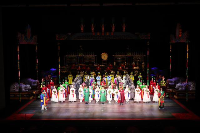 16일 서울 서초구 국립국악원에서 ‘나례’ 공연 드레스 리허설이 진행되고 있다 AJP Yoo Na-hyun