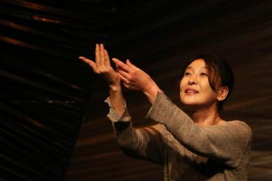 국내 연극계 '대모' 윤석화, 뇌종양 투병 중 별세 