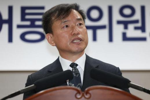 김종철 방미통위원장 첫 출근…헌법 위에서 공정한 미디어 질서 조성할 것