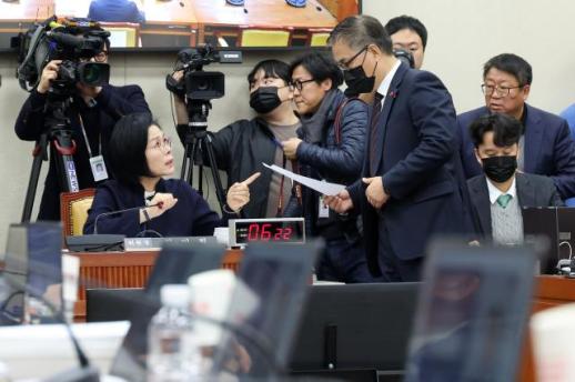 국회 과방위, 쿠팡 청문회 불출석 김범석 등 3명 검찰 고발