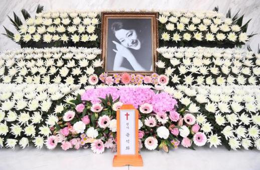 [포토] 1세대 연극 스타 배우 윤석화 별세…향년 69세