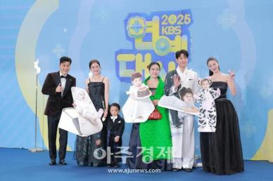 [포토] 포즈 취하는 슈퍼맨이 돌아왔다 팀 (2025 KBS 연예대상)