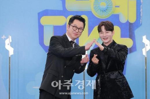 [포토] 포즈 취하는 살림남 팀 (2025 KBS 연예대상)