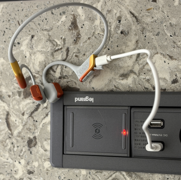 오픈런 프로2에 기기에 탑재된 충전 단자