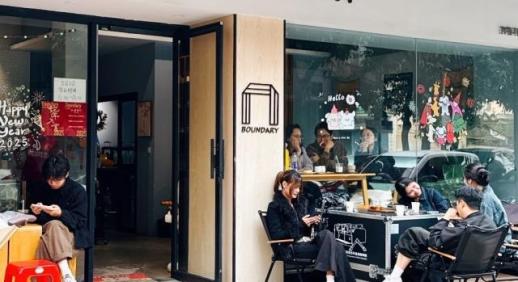 [ASIA BIZ] 화교의 기억을 품은 도시...중서합벽의 미학 댜오러우를 만나다