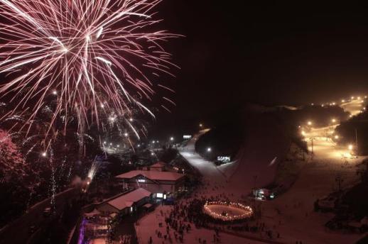 낮엔 스키, 밤엔 불꽃… 하루에 즐기는 설원