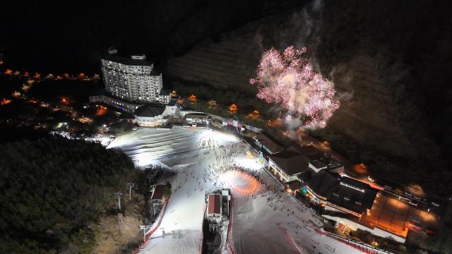 지난해 연말 불꽃놀이 행사가 펼쳐진 엘리시안 강촌 야경 사진엘리시안 강촌