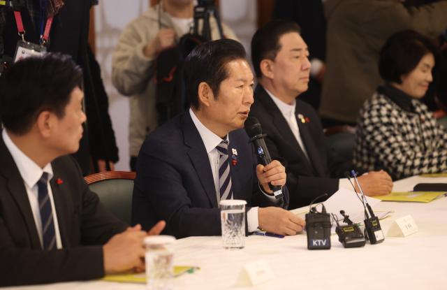 정청래 더불어민주당 대표가 21일 서울 종로구 삼청동 총리공관에서 열린 고위당정협의회에서 발언하고 있다 사진연합뉴스