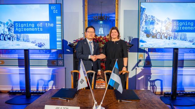 Estonia taps Hanwha Aerospaces Chunmoo rocket system in $320 mil. arms deal