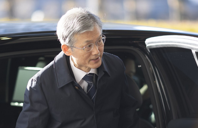 조희대 대법원장이 22일 오전 서울 대법원으로 출근하고 있다 사진연합뉴스