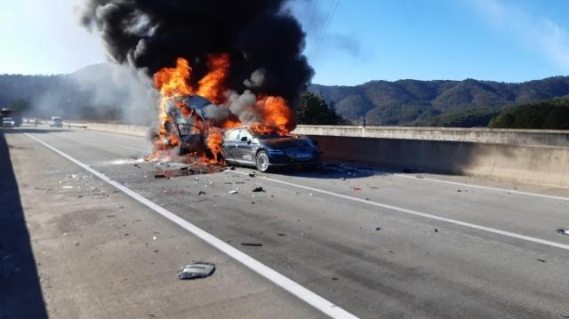 서해안고속도로 몽탄2터널 인근서 7중 추돌 사고로 화재…5명 경상
