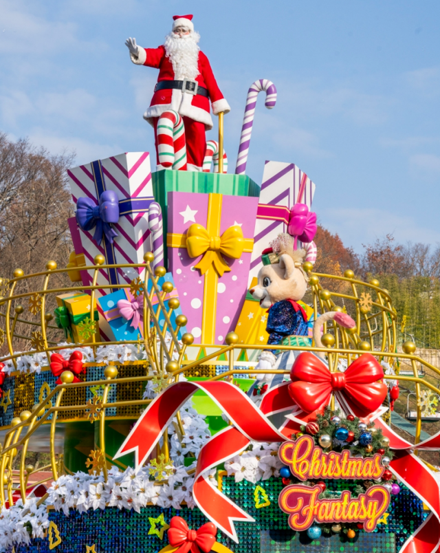 에버랜드 크리스마스 판타지 블링블링 X-Mas 퍼레이드 공연이 진행 중이다 사진에버랜드