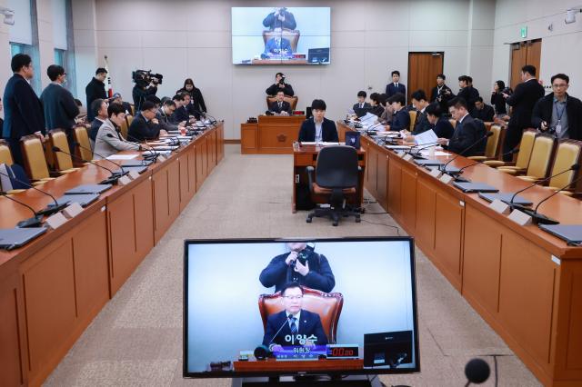 22일 국회에서 열린 12·29 여객기 참사 진상규명을 위한 국정조사특별위원회 전체회의에서 위원장으로 선임된 국민의힘 이양수 의원이 회의를 진행하고 있다사진연합뉴스