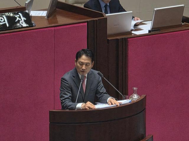 장동혁 국민의힘 대표가 22일 열린 본회의에서 내란전담재판부법이 상정되자 필리버스터무제한 반대 토론를 하고 있다 사진신진영 기자