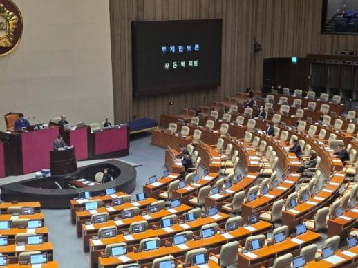 與, 내란전담재판부법 본회의 상정 강행…野 형식만 바꾼 위헌법