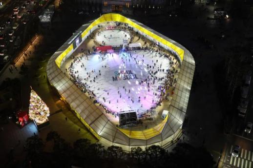 PHOTOS: Seouls iconic ice rink offers affordable winter fun