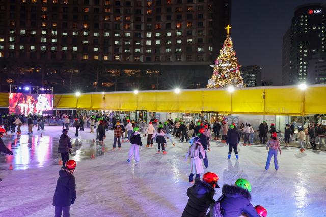 Visitors skate at the Seoul Plaza Ice Rink in Jung-gu central Seoul on Dec 19 AJP Yoo Na-hyun