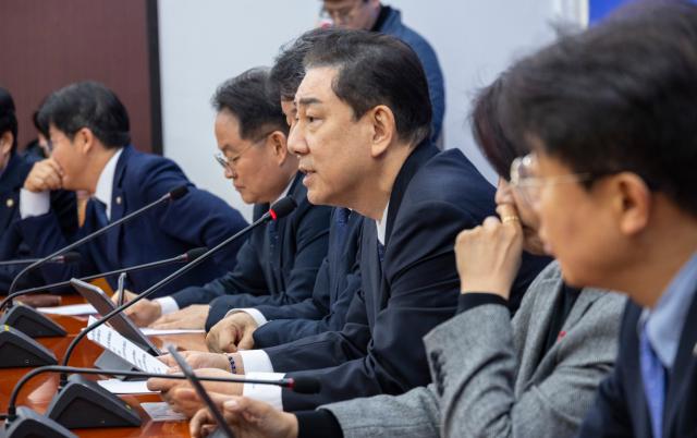 김병기 더불어민주당 원내대표가 23일 국회에서 열린 원내대책회의에서 발언하고 있다 사진연합뉴스