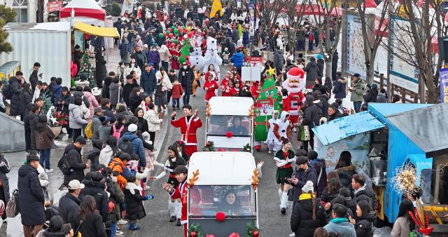 지난해 열린 임실 산타축제 프로그램 중 하나인 산타 퍼레이드사진임실군
