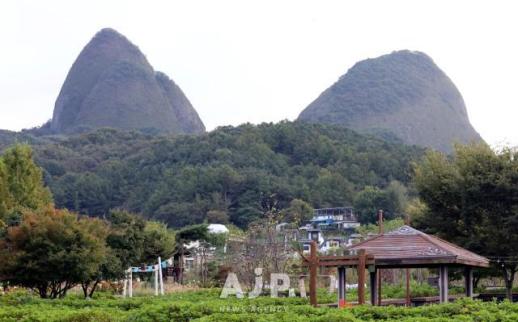 TRAVEL: Mt. Maisans twin horse-ear peaks offer geological wonders