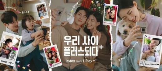 한국후지필름, 셀카 되는 즉석 카메라 인스탁스 미니 리플레이+ 출시