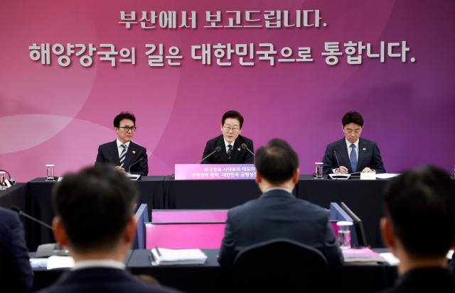 이재명 대통령이 23일 부산 동구 해양수산부 청사에서 열린 해수부 업무보고에서 발언하고 있다사진연합뉴스