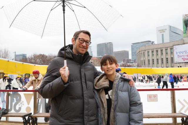 Max and his father Jason at the Seoul Plaza Ice Rink Dec 23 2025 AJP Yoo Na-hyun