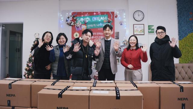 왼쪽부터 파란꿈터 허경아 원장 초록꿈터 변석빈 원장 아동푸른센터 박은주 센터장 에버그린그룹 데이비드용 대표 주아세안랩 김시은 대표 주진짜 오인태 대표 사진에버그린그룹 데이비드용 대표