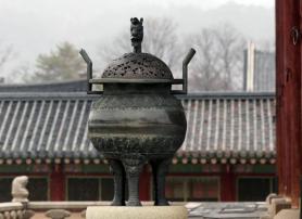 Restored incense burners at Gyeongbokgung Palace unveiled on Christmas Eve