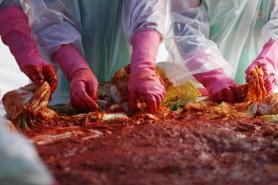 Kimchi loses ground at home to cheaper Chinese imports, British daily says