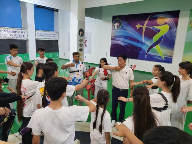 투르크메니스탄에서 2025 스포츠동반자프로그램양궁을 진행하고 있다 사진대한양궁협회