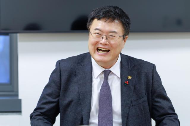 김대현 문화체육관광부 제2차관이 23일 오후 국립현대미술관 서울관 집무실에서 본지와 인터뷰하고 있다 사진유대길 기자 dbeorlf123ajunewscom