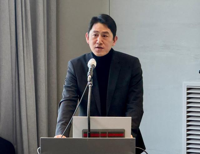 이철웅 놀유니버스 대표는 24일 용산구 서울드래곤시티에서 열린 기자간담회에서 놀 월드에 대해 설명하고 있다 사진강상헌 기자