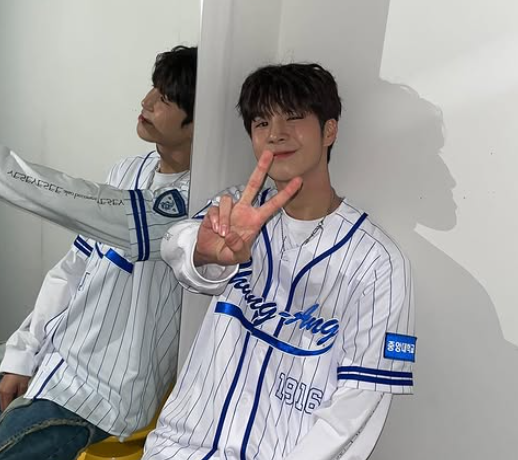 [아주돋보기] 정동원, 고교 졸업 후 곧바로 해병대로…성인 트로트가수 도약 발판