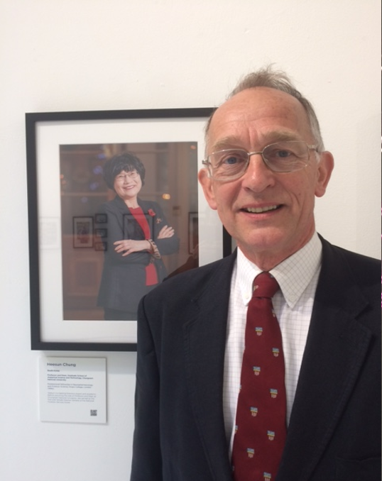 Former British Ambassador to Korea Warwick Morris poses in front of a photo of Sungkyunkwan University Professor Chung Heesun at a Chevening Scholarship photo exhibition held in the UK Courtesy of Chung Heesun