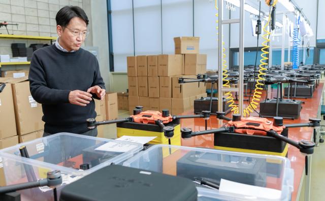 정승호 아르고스다인 대표가 경기 시흥 아르고스다인에서 자사 제품들을 소개하고 있다 사진유대길 기자 dbeorlf123ajunewscom