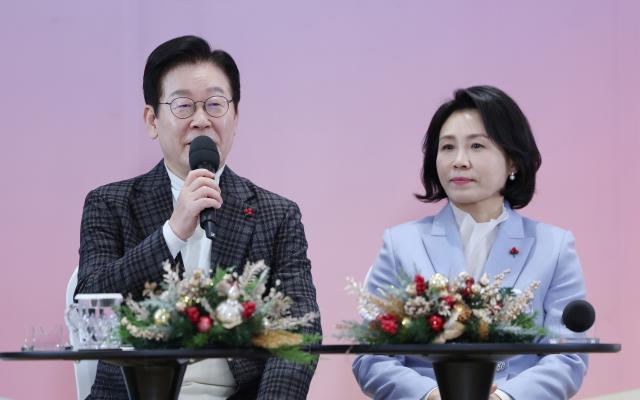 이재명 대통령이 24일 서울 서대문구 신촌세브란스 연세암병원 중입자치료센터에서 열린 희귀질환 환우·가족 간담회에서 발언하고 있다사진연합뉴스