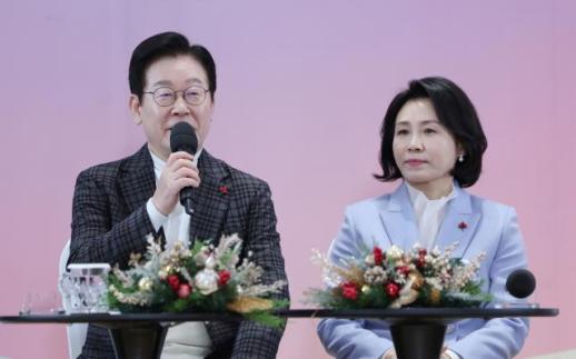 李 온기와 희망 닿도록 최선…첫 성탄절 메시지는 위로