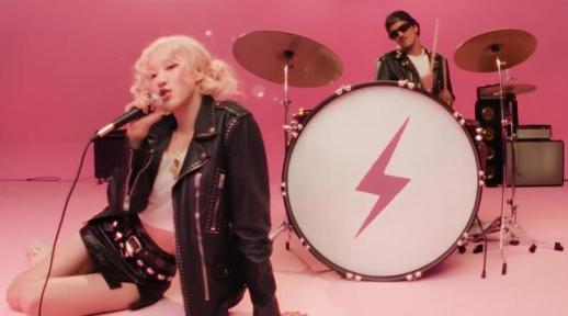 BLACKPINKs Rosés APT. tops TikTok music chart, named Apple Musics song of the year