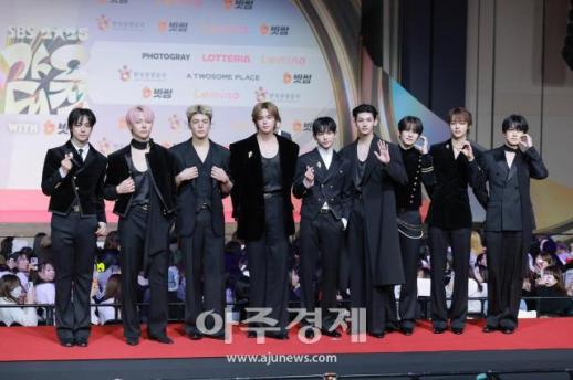 [포토] 앤팀, 2025 SBS 가요대전 레드카펫 참석