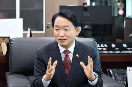 김찬진 인천동구청장 주민 가계 부담 덜기 위한 지속적인 사업 진행