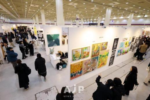 PHOTOS: Seoul art show opens in Coex