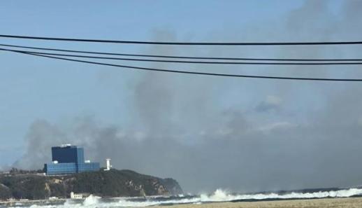 강릉 강동면 야산서 산불…진화 작업 중