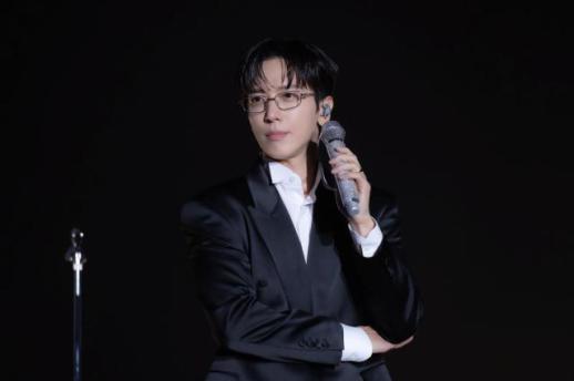 정용화, 솔로 10주년 기념 아시아 투어 성료…내년 1월 씨엔블루 컴백