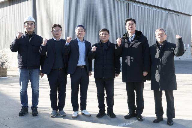 정명근 화성특례시장이 김성환 환경부장관 등 참석자들과 기념촬영을 하고 있다 사진화성시