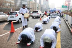 Job security demands shadow S. Korean presidents return to Blue House