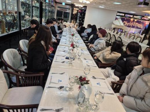 동해보양온천컨벤션호텔의 따뜻한 나눔, 특별한 외식 경험 선사…호텔 디너로 청소년 격려 外