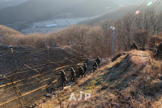 Soldiers of the Army’s 5th Infantry Division patrol along the barbed-wire fence with a quadrupedal robot under trial deployment near the inter-Korean border. AJP Yoo Na-hyun