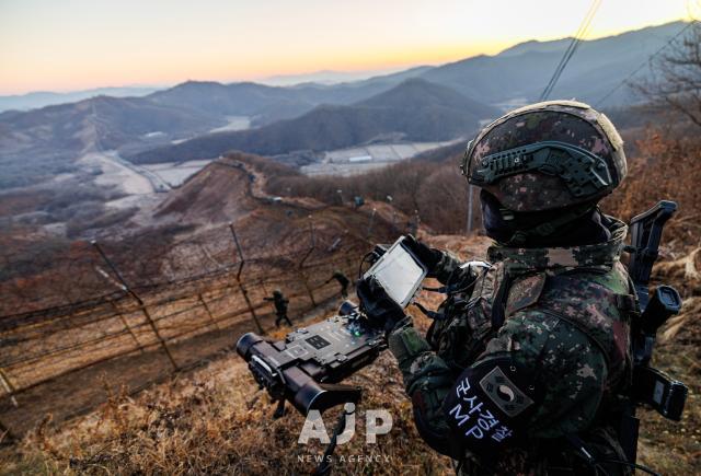 Soldiers of the Army’s 5th Infantry Division conduct a detailed inspection of the barbed-wire fence alongside a quadrupedal robot under trial deployment AJP Yoo Na-hyun
